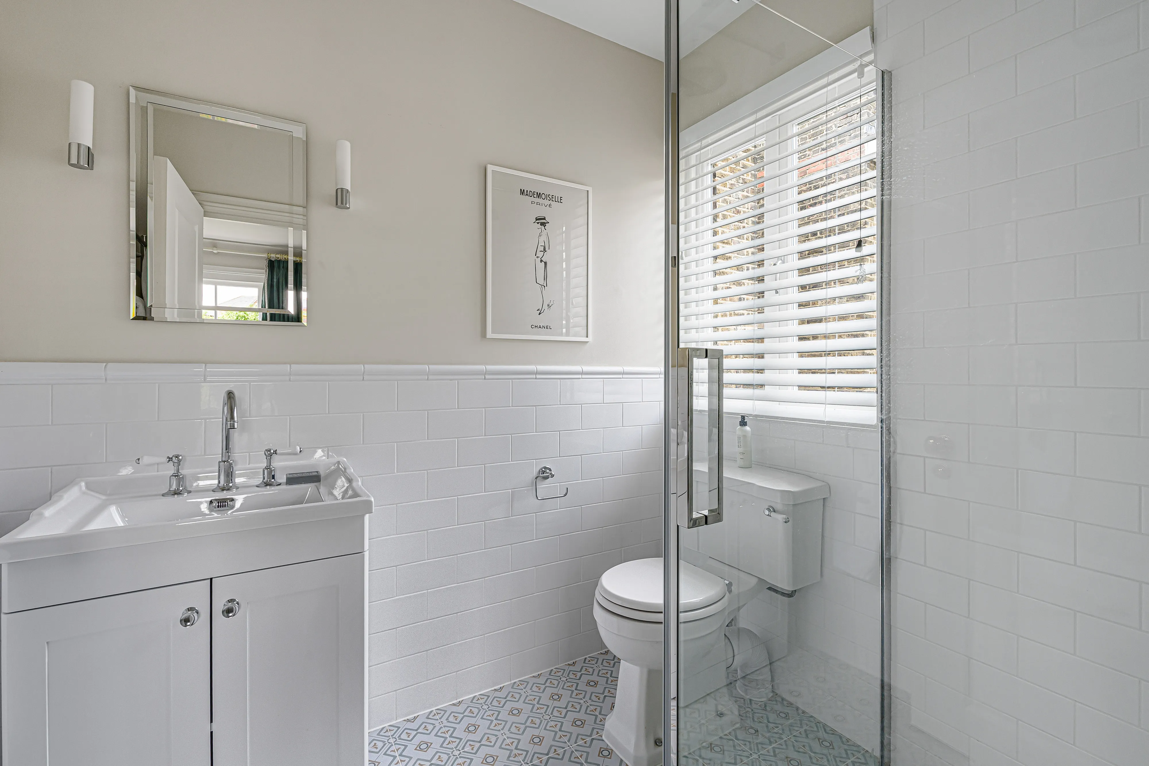 Guest Shower Room: A Minimalist Motif in White