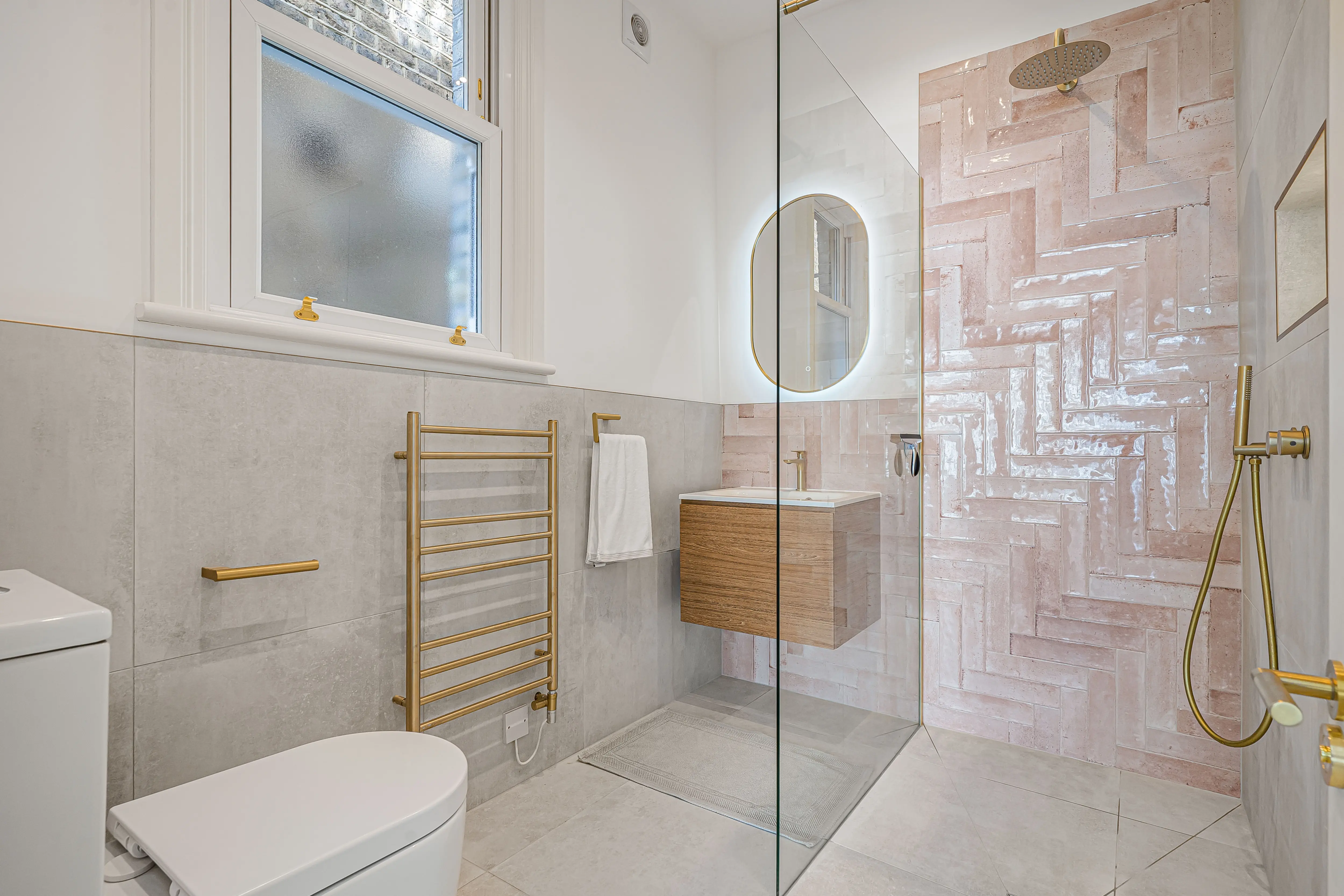 Rose-Tinted En-suite